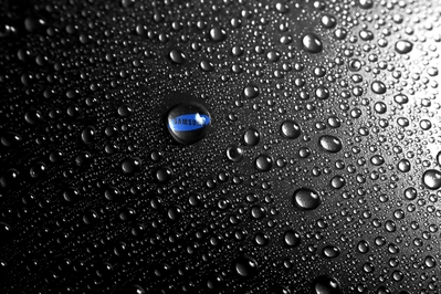 High def wallpaper of Samsung logo on wet surface.